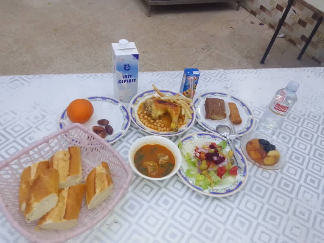 مطعم الاقامة الجامعية 1500 سرير الحسانية