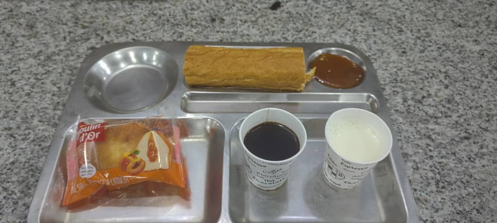الاقامة الجامعية مقران الطاهر المطعم المدمج 